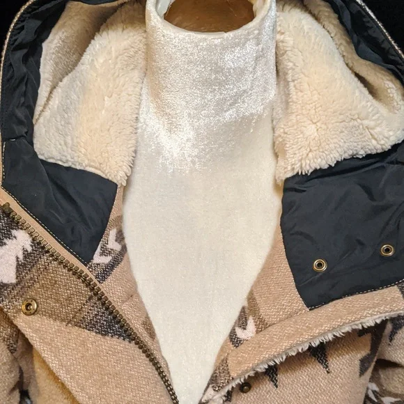 Host Pick🎉 Legendary Whitetails Winter Coat - Picture 7 of 16